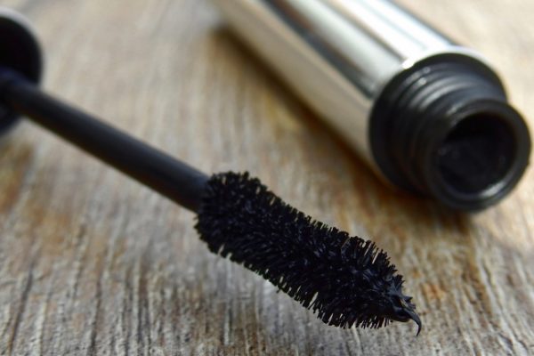 Ways to reanimate dry mascara