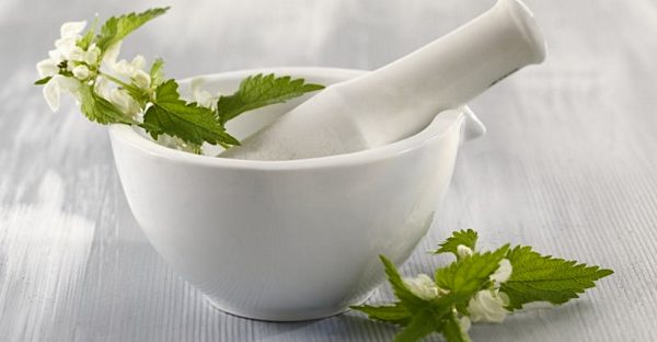 How to use nettle to stimulate hair growth?