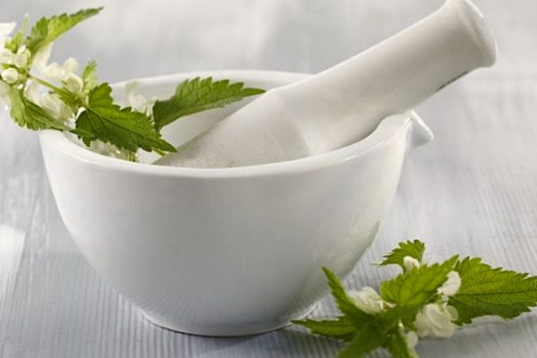 How to use nettle to stimulate hair growth?